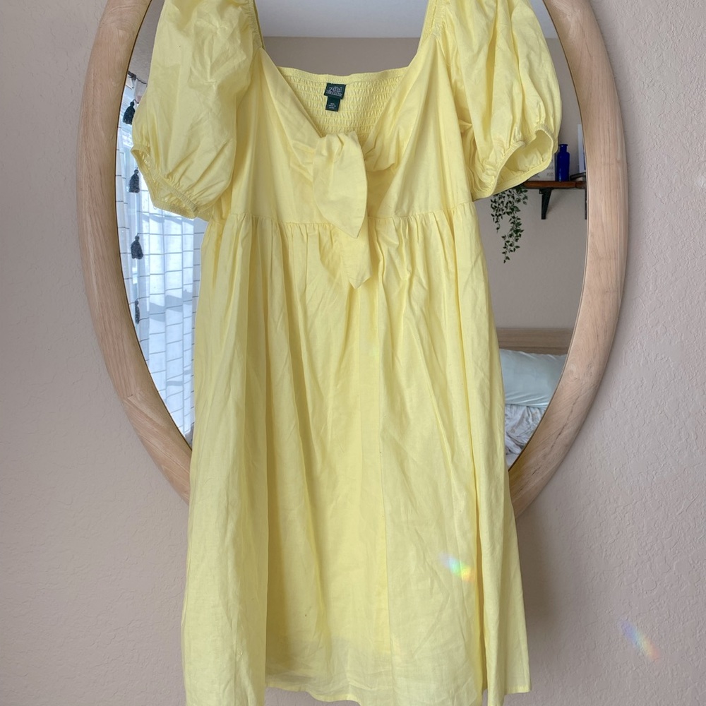 Gorgeous, yellow, and cute.
